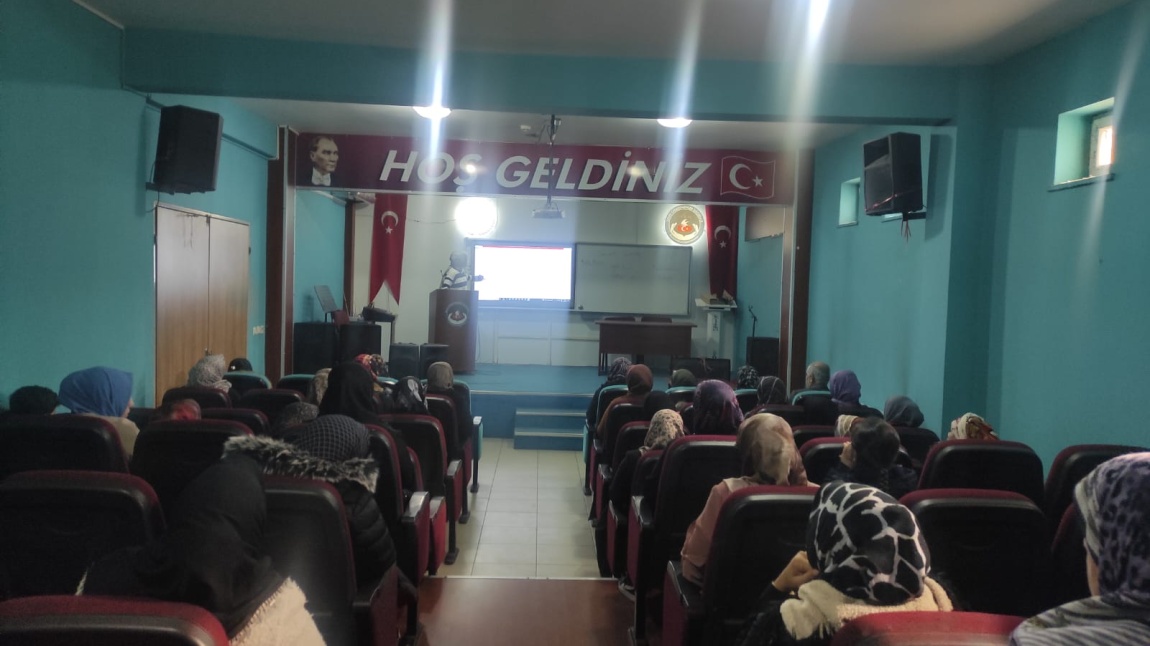 Velilerimize Yönelik Akran Zorbalığı Semineri Düzenlendi